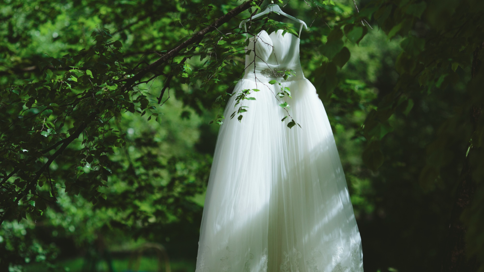 Unique Ways to Take Care of Wedding Dress Before Your Wedding